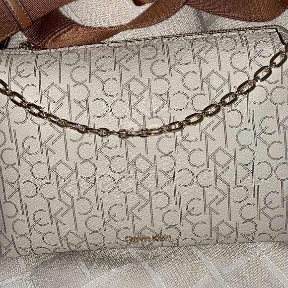 SOLD ๐ฅ๐ฅ2 IN 1 CROSSBODY CALVIN KLEIN BAG - Picture 3 of 17